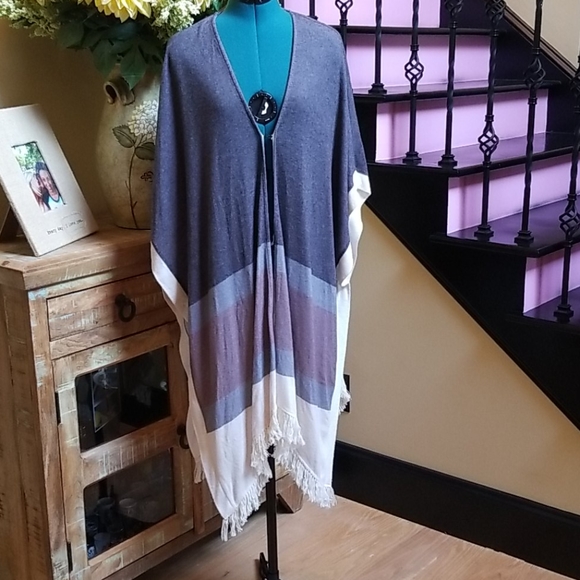 Bar III Sweaters - NWOT Bar lll Poncho - SZ S/M